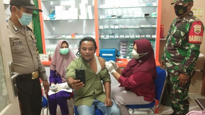 Vaksinasi Digencarkan Polres Siak Siang dan Malam Hari Selama Ramadhan Vaksinasi Digencarkan Polres Siak Siang dan Malam Hari Selama Ramadhan