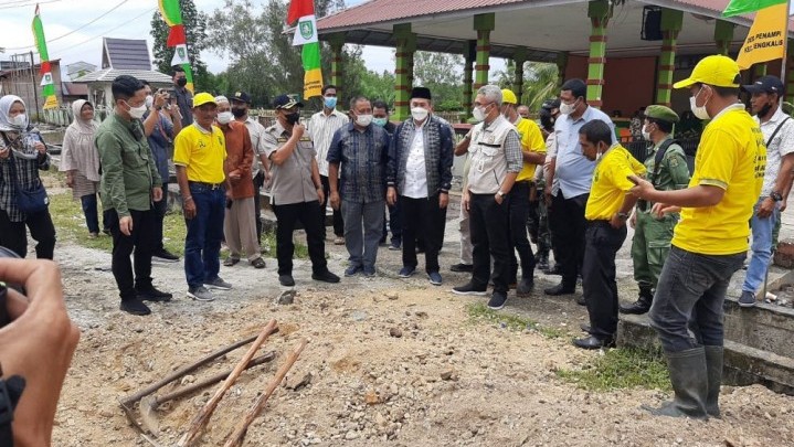 Metode Padat Karya dalam Pengerjaan Jalan Disebut Syamsuar untuk Bantu Ekonomi Masyarakat