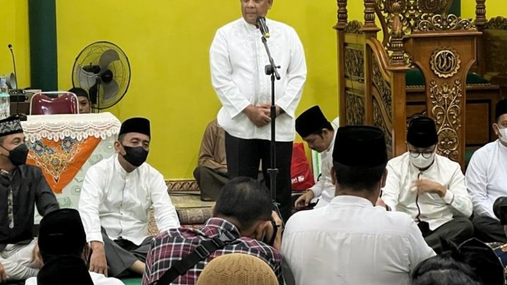 Wabup Junaidi Adukan ke Wagubri Jalan-jalan di Inhu Rusak Parah Wabup Junaidi Adukan ke Wagubri Jalan-jalan di Inhu Rusak Parah