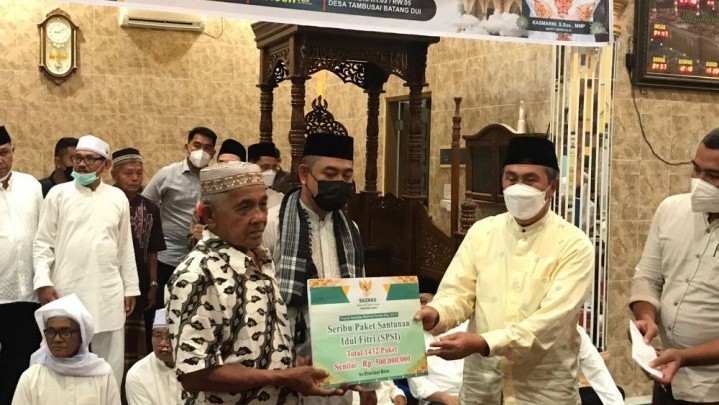 Paket Senilai Rp 500 Juta dari Zakat ASN Pemprov Riau Disalurkan Paket Senilai Rp 500 Juta dari Zakat ASN Pemprov Riau Disalurkan