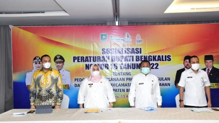 Bupati Kasmarni Ingatkan Camat dan Lurah Tak Laksanakan Pogram Unggulan Dana Tambahan Sebagai Seremonial Semata Bupati Kasmarni Ingatkan Camat dan Lurah Tak Laksanakan Pogram Unggulan Dana Tambahan Sebagai Seremonial Semata