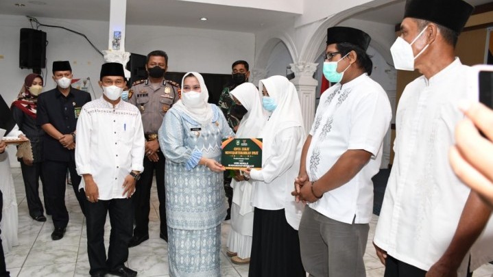 Serahkan Zakat, Bupati Kasmarni Apresiasi Baznas Kabupaten Bengkalis Serahkan Zakat, Bupati Kasmarni Apresiasi Baznas Kabupaten Bengkalis