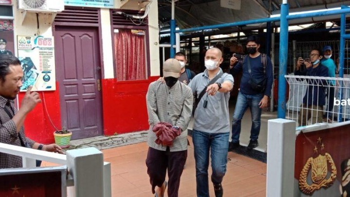 Polda Kepri Tangkap Terduga Korupsi Dana Hibah Dispora Polda Kepri Tangkap Terduga Korupsi Dana Hibah Dispora