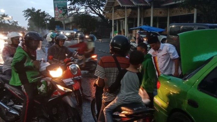 Keluarga Besar Piliang Bersatu Provinsi Riau Berbagi Takjil Keluarga Besar Piliang Bersatu Provinsi Riau Berbagi Takjil