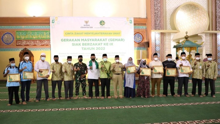 Baznas Anugerahi Wabup Siak Sebagai Duta Zakat Baznas Anugerahi Wabup Siak Sebagai Duta Zakat