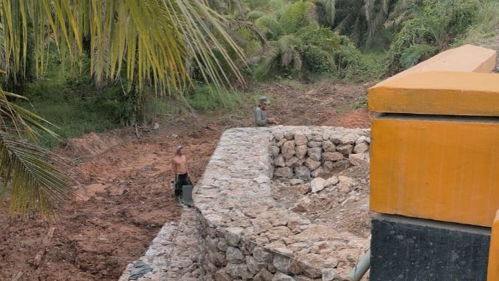 PUPR Riau Bangun Bronjong Tanggulangi Longsor Ruas Jalan Cerenti-Air Molek PUPR Riau Bangun Bronjong Tanggulangi Longsor Ruas Jalan Cerenti-Air Molek