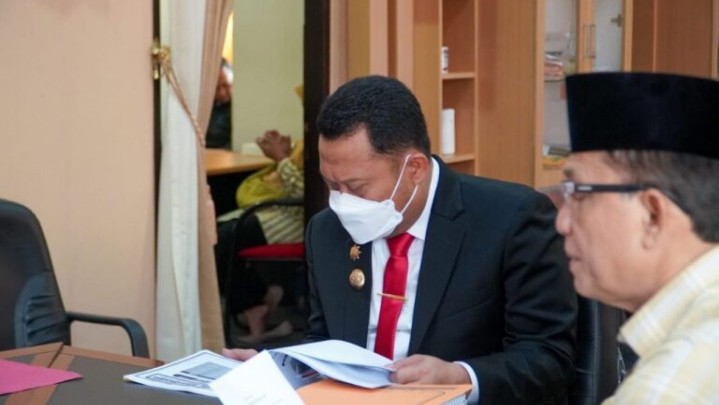 Bupati Kampar Minta PT BPR Sarimadu Tingkatkan Laba Perusahaan