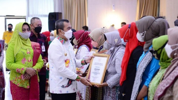 Kabinet Indonesia Maju Beri Penghargaan pada 12 Perempuan Berprestasi di Riau Kabinet Indonesia Maju Beri Penghargaan pada 12 Perempuan Berprestasi di Riau