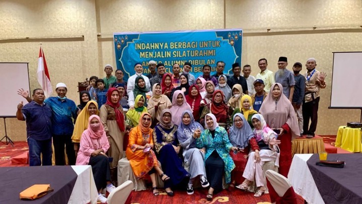 IKA Alumni SMP Negeri 5 Pekanbaru Tamatan 1986 Berbagi pada Masyarakat Kurang Mampu IKA Alumni SMP Negeri 5 Pekanbaru Tamatan 1986 Berbagi pada Masyarakat Kurang Mampu