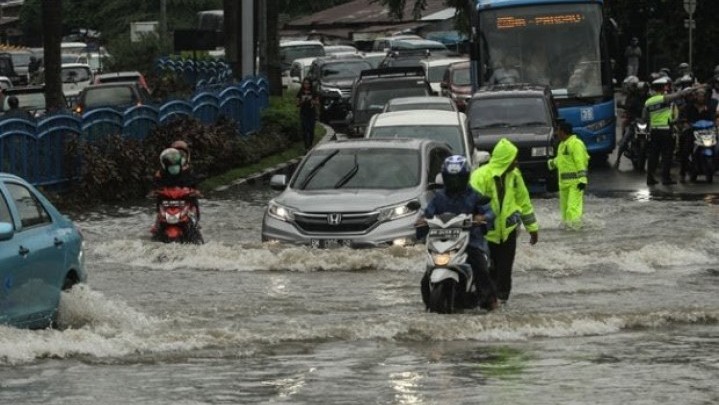 Siap Bantu Korban Banjir, Petugas BPBD Pekanbaru Siaga 24 Jam di Kantor
