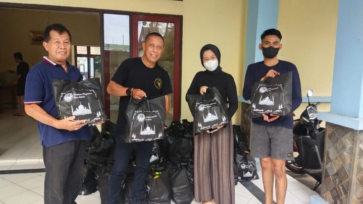 PMRJ Distribusikan Ribuan Paket Lebaran untuk Masyarakat Riau Jabodetabek PMRJ Distribusikan Ribuan Paket Lebaran untuk Masyarakat Riau Jabodetabek