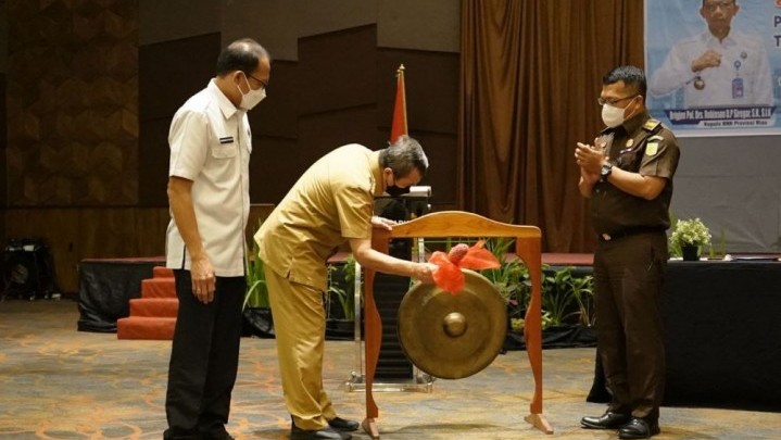 Rapat Khusus Kabupaten Kota Tanggap Darurat Narkoba, Gubri: Kita Harus Bersinergi Rapat Khusus Kabupaten Kota Tanggap Darurat Narkoba, Gubri: Kita Harus Bersinergi