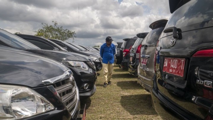 Selama Libur Lebaran Mobil Dinas Kepala Perangkat Daerah Pemprov Riau Tidak Ikut Dikumpulkan Selama Libur Lebaran Mobil Dinas Kepala Perangkat Daerah Pemprov Riau Tidak Ikut Dikumpulkan