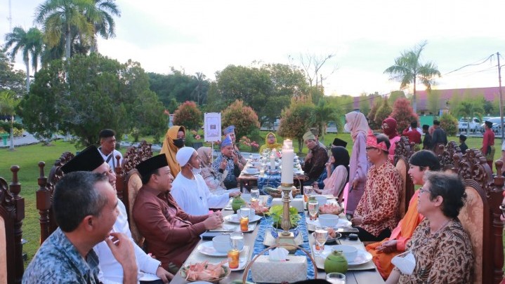 Akan Dibuat Paket Wisata dengan Jamuan Makan Ala Sultan di Siak Akan Dibuat Paket Wisata dengan Jamuan Makan Ala Sultan di Siak