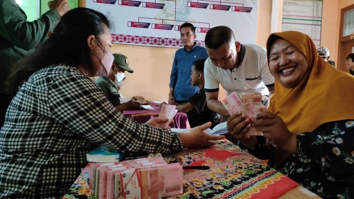 PTPN V Kucurkan Dana Talangan Ratusan Anggota Kopsa-M Jelang Lebaran