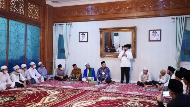 Wagubri Silahturahmi dengan Pimpinan Pondok Pesantren Wagubri Silahturahmi dengan Pimpinan Pondok Pesantren