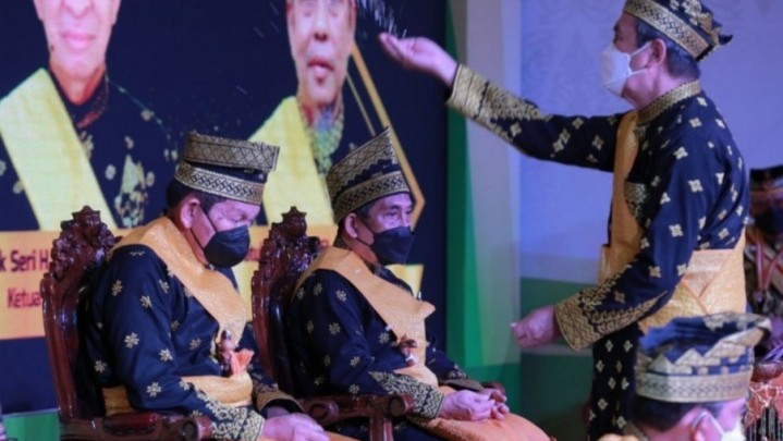 Pengurus LAM Riau Versi Marjohan Yusuf dan Taufik Ikram Jamil Dikukuhkan Gubri Syamsuar Pengurus LAM Riau Versi Marjohan Yusuf dan Taufik Ikram Jamil Dikukuhkan Gubri Syamsuar