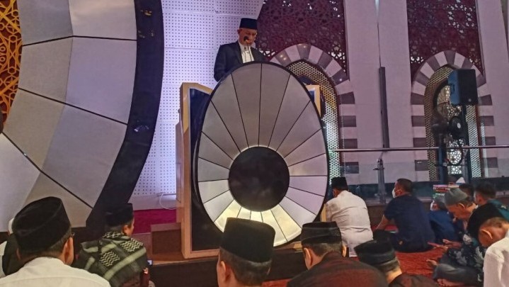 Saat jadi Khatib Salat Idul Fitri, Gubernur Sumbar Tekankan Semangat Kebangsaan Saat jadi Khatib Salat Idul Fitri, Gubernur Sumbar Tekankan Semangat Kebangsaan