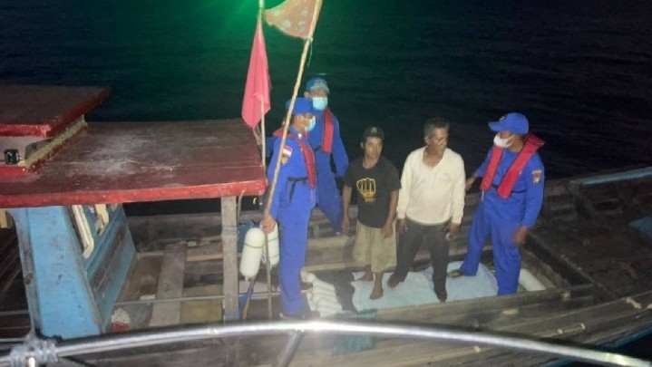 Satpolairud Karimun Temukan Nelayan yang Hilang Kontak Saat Melaut