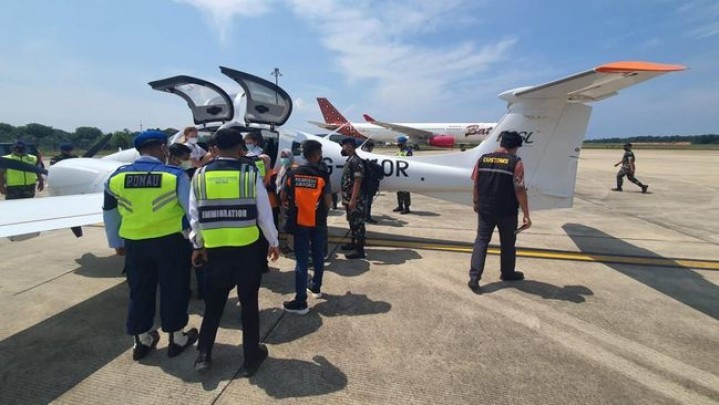TNI AU Lanud Hang Nadim Paksa Pesawat Asing Mendarat TNI AU Lanud Hang Nadim Paksa Pesawat Asing Mendarat