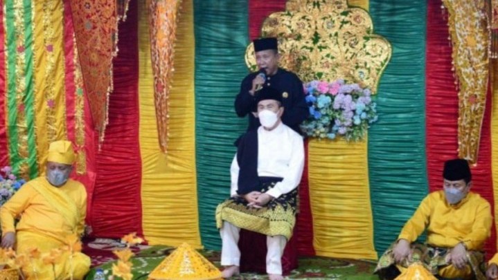 Gelar Adat Datuk Sutan Sotio Amanah Tuah Nogoi Ditabalkan pada Syamsuar