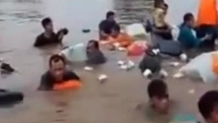 Puluhan Orang jadi Korban Kapal Tenggelam di Sungai Indragiri Puluhan Orang jadi Korban Kapal Tenggelam di Sungai Indragiri