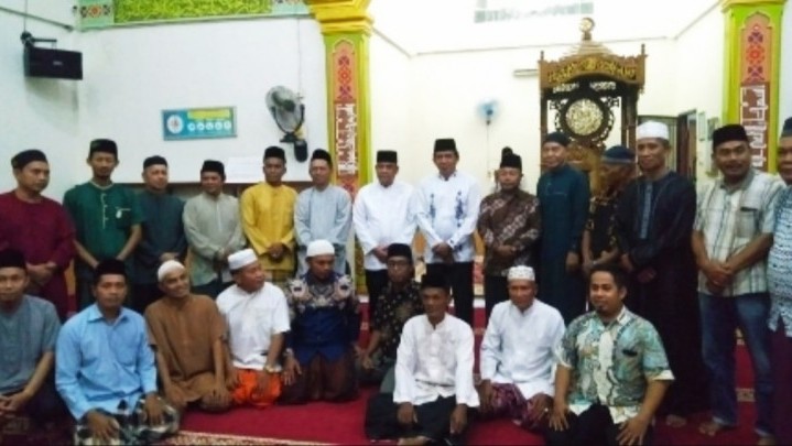Wagubri Edy Natar Halal bi Halal Bersama Jamaah Masjid Nurul Iman Pekanbaru Wagubri Edy Natar Halal bi Halal Bersama Jamaah Masjid Nurul Iman Pekanbaru