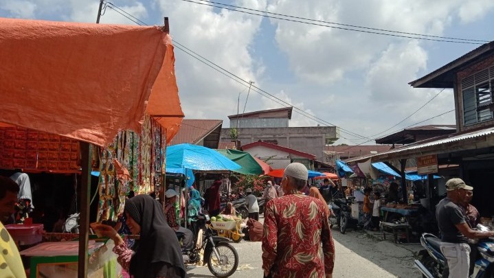 Pedagang Kesal Banyak Pungli Di Pasar Tradisional Danau Bingkuang Pedagang Kesal Banyak Pungli Di Pasar Tradisional Danau Bingkuang
