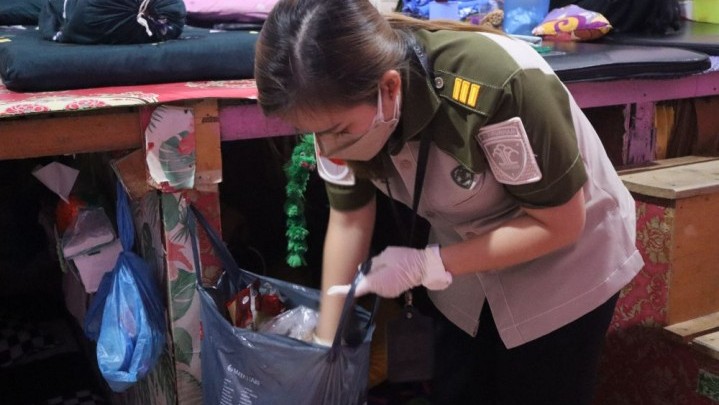 Razia, Napi Lapas Kelas II A Tembilahan Miliki Ponsel Razia, Napi Lapas Kelas II A Tembilahan Miliki Ponsel