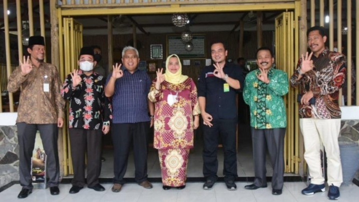 Lahan Masyarakat Masuk Kawasan Hutan, Bupati Bengkalis Adakan Pertemuan dengan Tim KLHK Lahan Masyarakat Masuk Kawasan Hutan, Bupati Bengkalis Adakan Pertemuan dengan Tim KLHK
