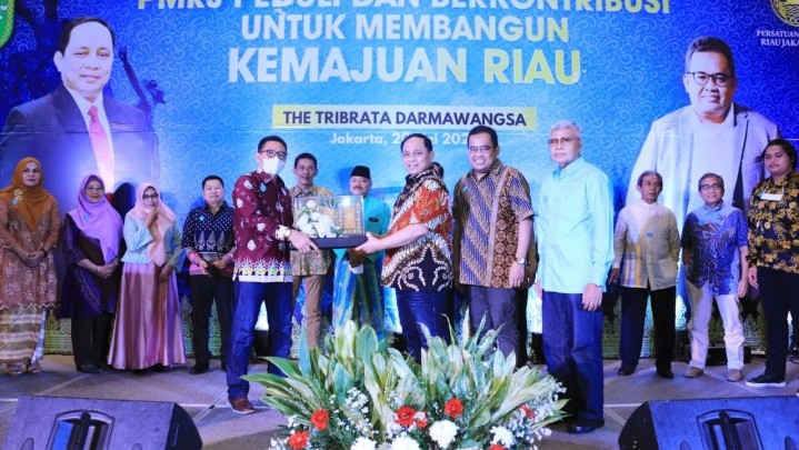 Ketua Umum PMRJ, Komjen Pol Gatot Edy Bagikan 3000 Alquran Ketua Umum PMRJ, Komjen Pol Gatot Edy Bagikan 3000 Alquran