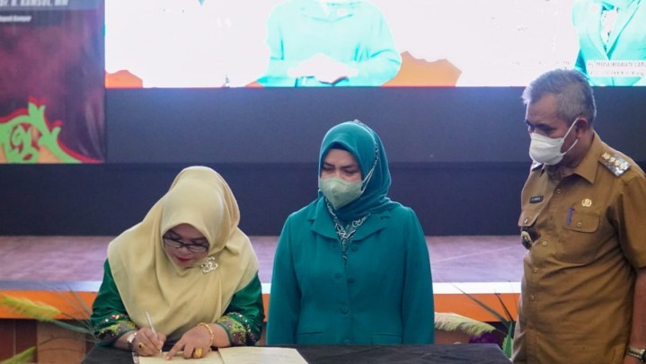 Pisah Sambut Bupati Kampar Periode 2019-2022, Dr Kamsol Minta Diingatkan Jika Berbuat Salah Pisah Sambut Bupati Kampar Periode 2019-2022, Dr Kamsol Minta Diingatkan Jika Berbuat Salah