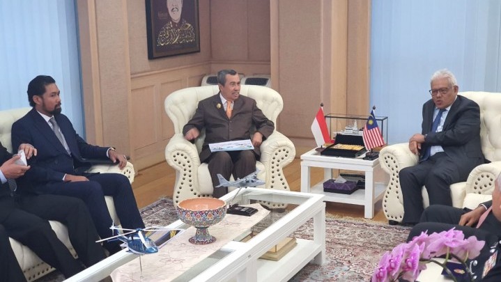 Bertemu Mendagri Malaysia, Gubernur Riau Bahas Illegal Fishing, Imigran Gelap, dan RoRo Bertemu Mendagri Malaysia, Gubernur Riau Bahas Illegal Fishing, Imigran Gelap, dan RoRo