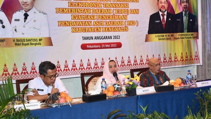 Bupati Kasmarni Tekankan OPD Gunakan Sistem Digital Bupati Kasmarni Tekankan OPD Gunakan Sistem Digital