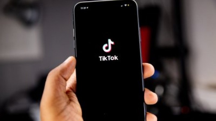 Perempuan Berseragam Polisi yang Menari TikTok Diamankan