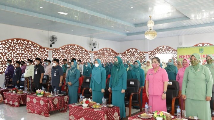 Program Pemberdayaan Ekonomi Keluarga Diharapkan Bupati Sukiman pada Pengurus PKK Program Pemberdayaan Ekonomi Keluarga Diharapkan Bupati Sukiman pada Pengurus PKK