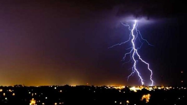 Aliran Listrik Padam Total di Karimun, PLN: Akibat Sambaran Petir Aliran Listrik Padam Total di Karimun, PLN: Akibat Sambaran Petir