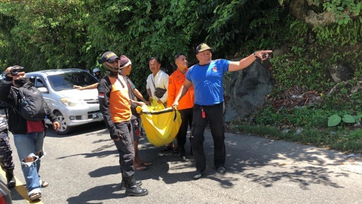 Seluruh Penumpang Pikap yang Jatuh ke Laut di Kota Padang Ditemukan
