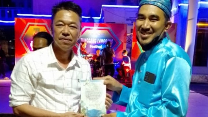 Kumpulan Pantun dan Puisi Rahmat Pantun Diterima Bupati Rohil Kumpulan Pantun dan Puisi Rahmat Pantun Diterima Bupati Rohil