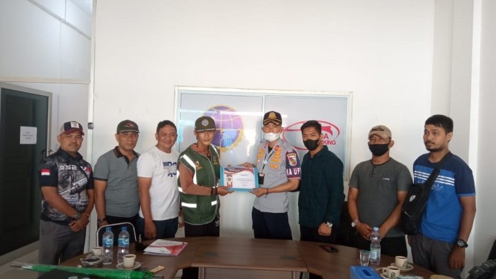 Gagalkan Aksi Jambret, Jukir Dapat Penghargaan dari Dishub Pekanbaru Gagalkan Aksi Jambret, Jukir Dapat Penghargaan dari Dishub Pekanbaru