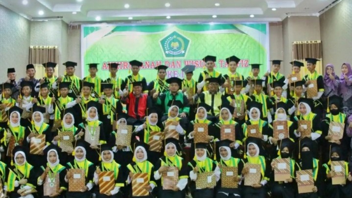 MTs Al-Fattah Siak Wisuda Tahfidz, Wabup Beri Tiga Pesan Penting MTs Al-Fattah Siak Wisuda Tahfidz, Wabup Beri Tiga Pesan Penting