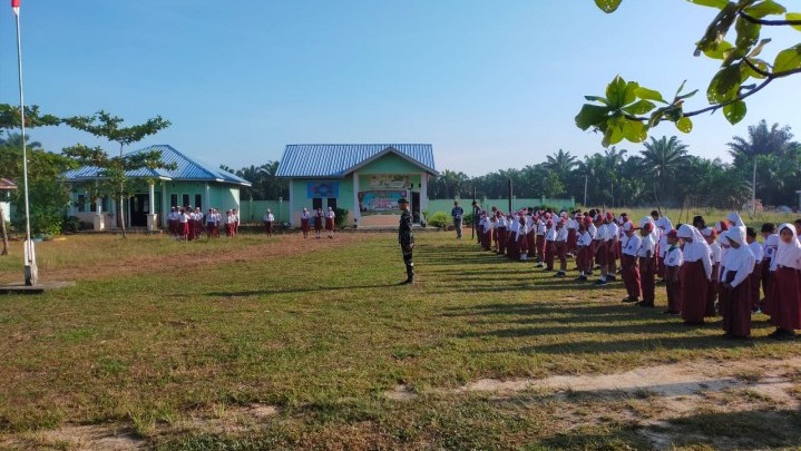 TMMD di Bengkalis akan Selesai, Anggota Kodim Datangi Sekolah TMMD di Bengkalis akan Selesai, Anggota Kodim Datangi Sekolah