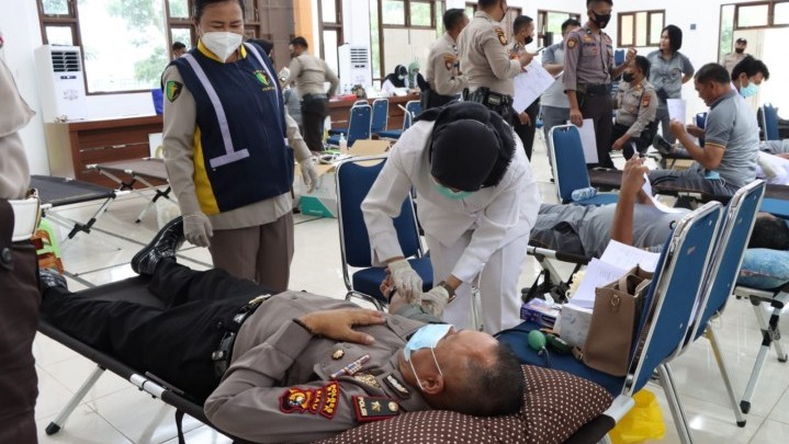 Sambut Hari Bhayangkara, Ratusan Personel Polres Siak Ikut Donor Darah