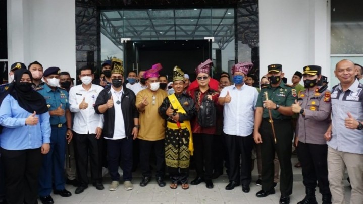 Ketua Menteri Melaka ke Dumai, Penghormatan Adat Diberikan Ketua Menteri Melaka ke Dumai, Penghormatan Adat Diberikan