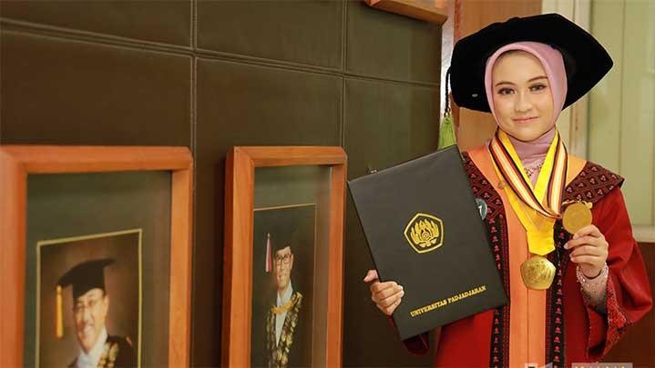 Wisudawan Termuda Unpad: Fakultas Kedokteran, Usia 19 Tahun 4 Bulan Wisudawan Termuda Unpad: Fakultas Kedokteran, Usia 19 Tahun 4 Bulan