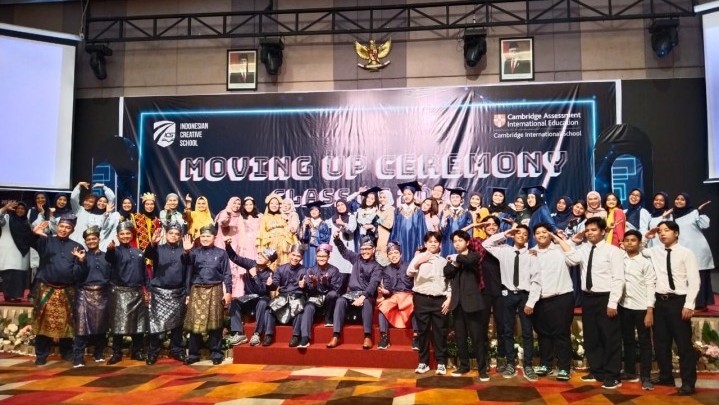 Indonesia Creative School Gelar Moving up Ceremony, Pelajarnya Sukses Bawakan Teater 'Putri Kaca Mayang' Indonesia Creative School Gelar Moving up Ceremony, Pelajarnya Sukses Bawakan Teater 'Putri Kaca Mayang'