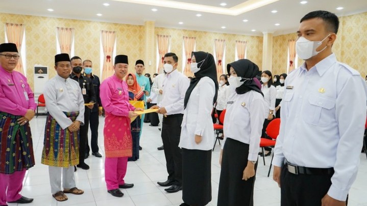 Bupati Afrizal Sintong Ingatkan CPNS dari Luar Segera Menetap di Rohil