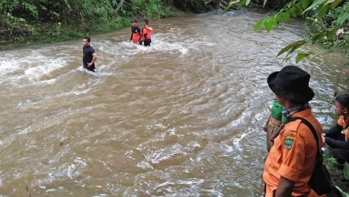 Tiga Siswa SMK Padang Hanyut di Sungai Lubuak Tongga Tiga Siswa SMK Padang Hanyut di Sungai Lubuak Tongga