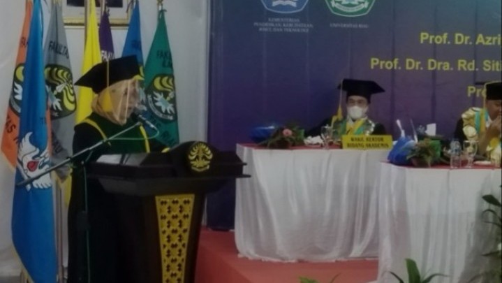 Azriyenni, Guru Besar Pertama Bidang Kelistrikan di Riau Azriyenni, Guru Besar Pertama Bidang Kelistrikan di Riau