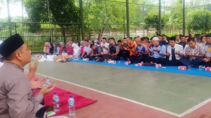 Gelar Istighosah Risau Wacana Penghapusan Tenaga Honorer Gelar Istighosah Risau Wacana Penghapusan Tenaga Honorer